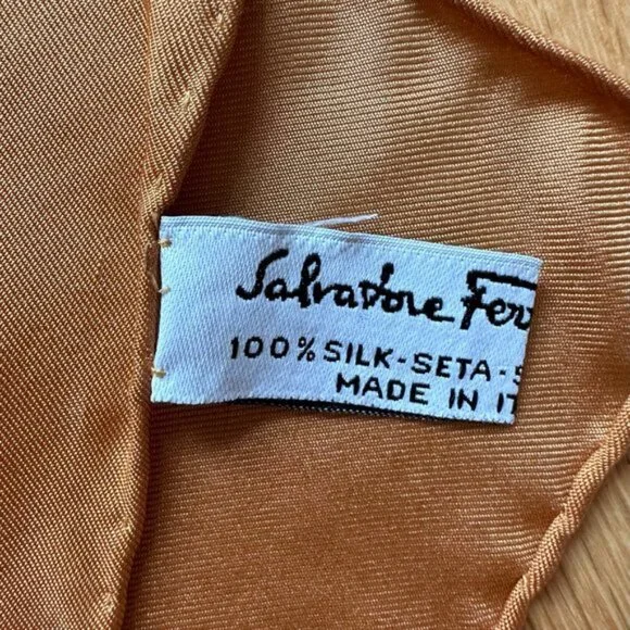 Vintage Salvatore Ferragamo 100% Silk Scarf Jaguar Orange Gold 33 x 34 Inches - Picture 5 of 6